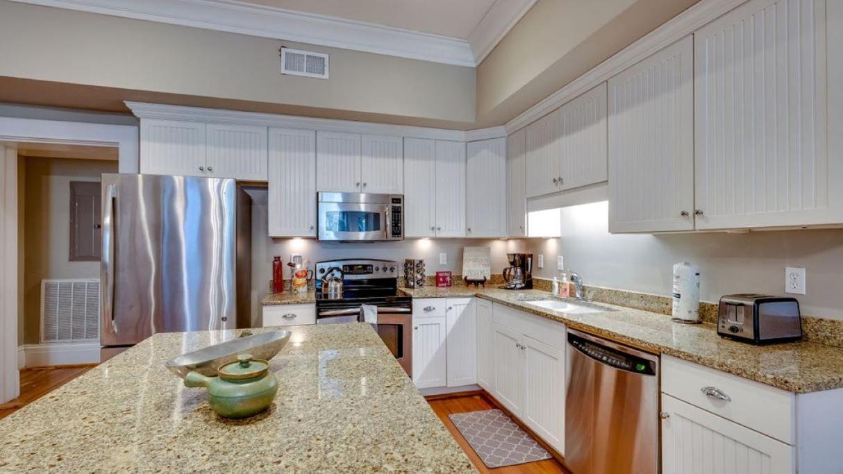 201 York #3 - Homey Downtown 2 Bedroom Steps From The River Savannah Exterior photo